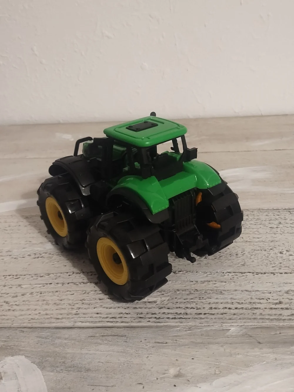 Green FARM Tractor Toy Vehicle very good condition